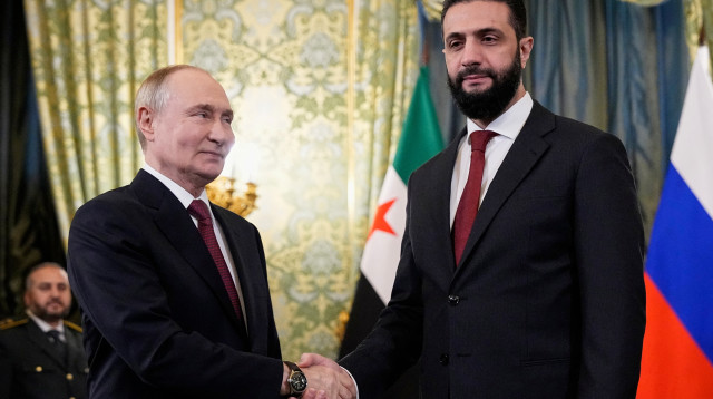 אחמד א-שרע, ולדימיר פוטין (צילום: Alexander Zemlianichenko/Pool via REUTERS)