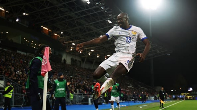 ז'אן-פיליפ מאטטה חוגג (צילום: FRANCK FIFE)