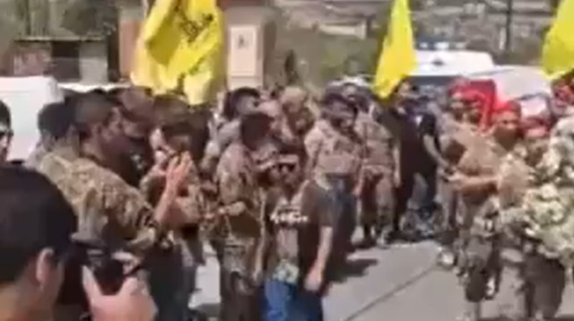 פעילי חיזבאללה בדרום לבנון (צילום: צילום מסך)