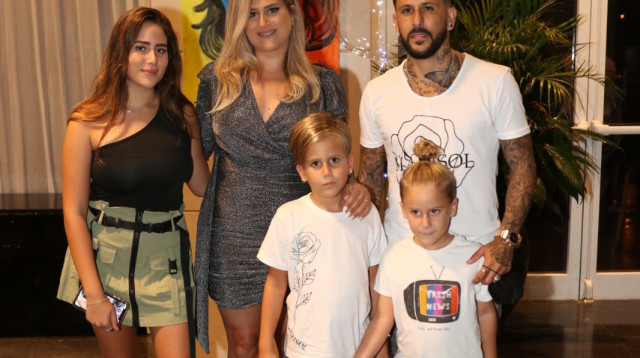 אסי בוזגלו, עדי והילדים (צילום: אור גפן)