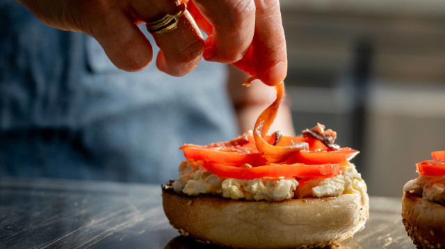 שמירז – הביישל שופ של מיכל אפשטיין (צילום: אסף קרלה)