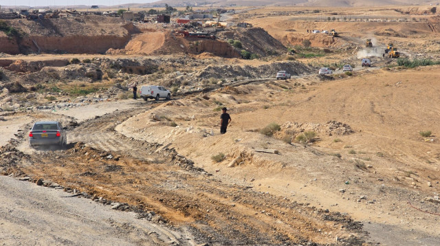 פעולות האכיפה כנגד מערכת הכבישים הבלתי חוקית בפזורה הבדואית (צילום: המועצה לכפרים בלתי מוכרים)