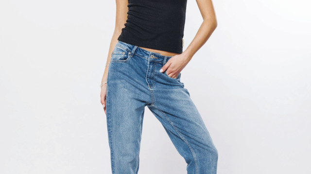 מכנסי ג'ינס מתרחב, 1290 ש"ח, FACTORY 54 (צילום: באדיבות המותג)