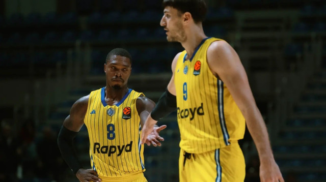 רומן סורקין לצד לוני ווקר, מכבי תל אביב (צילום: אתר רשמי, Djordje Kostic)