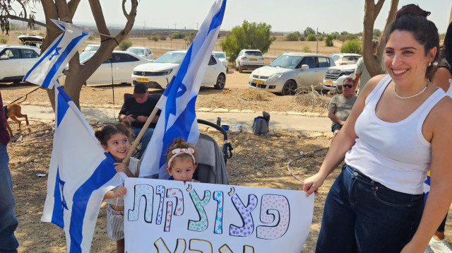 עמרי מירן שב הביתה  (צילום: ללא קרדיט)