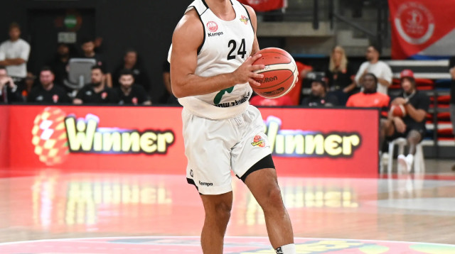 שחקן הפועל באר שבע יואב ויטלם (צילום: ברני ארדוב)