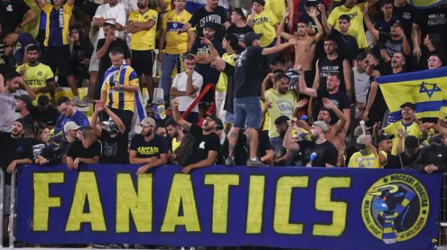 יגיעו לווילה פארק בסופו של דבר? אוהדי מכבי תל אביב (צילום: מאור אלקסלסי)