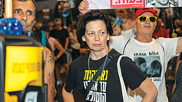 התערוכה "זה לא נורמלי" (צילום: יבגני (ז'ניה) קלוץ)