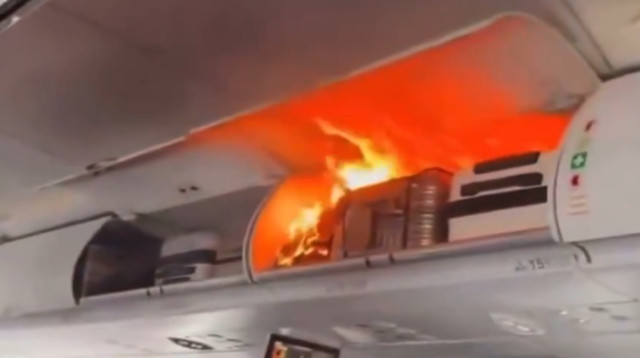 שריפה במטוס נוסעים של אייר צ'יינה (צילום: צילום מסך רשת X)