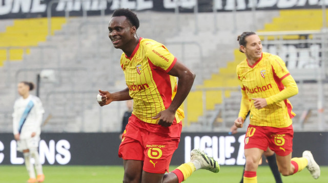 סמסון באידו שחקן לאנס חוגג שער (צילום: GettyImages, FRANCOIS LO PRESTI/AFP)