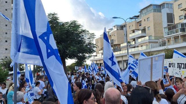 קבלת הפנים לשורד השבי מקסים הרקין בטירת הכרמל (צילום: בתיה גלעדי)