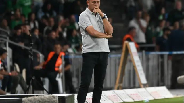 שומע את הקולות. פלורס (צילום: ברני ארדוב)