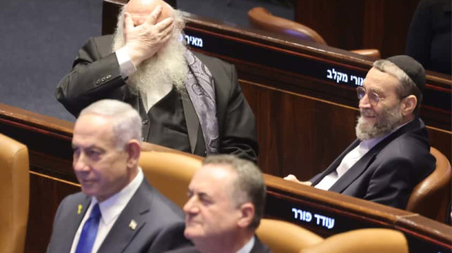 ההח"כים משה גפני ויצחק גולדקנפף בפתיחת מושב החורף של הכנסת (צילום: מארק ישראל סלם)