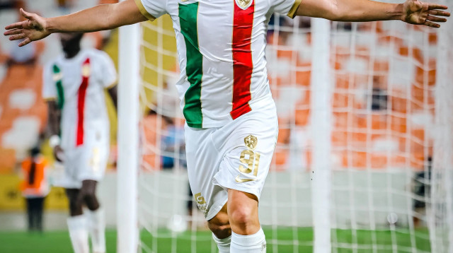 דיא סבע שחקן אמדספור חוגג שער (צילום: אתר רשמי, אמדספור)