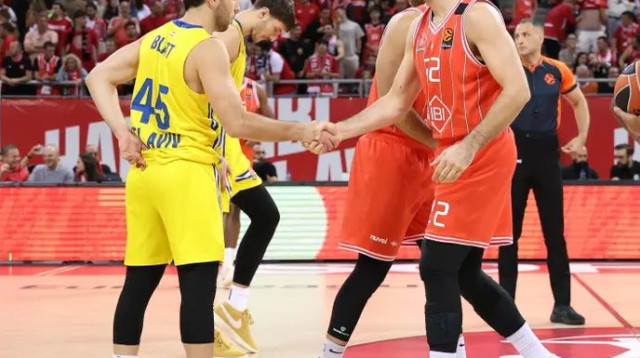 עובר ימים לא קלים, והתעלה. בלאט (צילום: אודי ציטיאט)