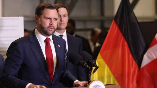 ג'יי די ואנס עם ג'ארד קושנר (צילום: אלוני מור)