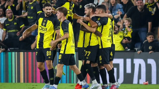 שחקני בית"ר ירושלים חוגגים (צילום: קובי אליהו)