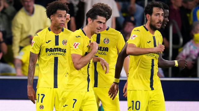 שחקני ויאריאל (צילום: Aitor Alcalde)