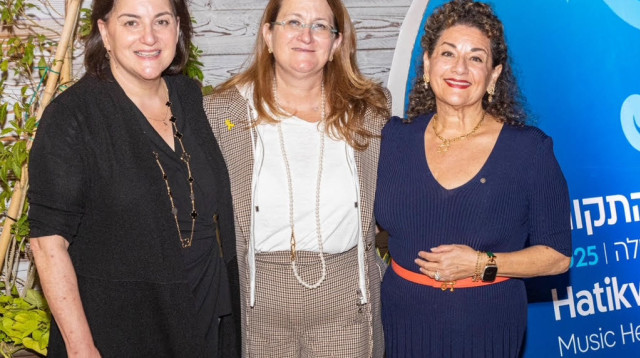 שרון עזריאלי, דנה עזריאלי ונעמי עזריאלי (צילום: ערן לם)