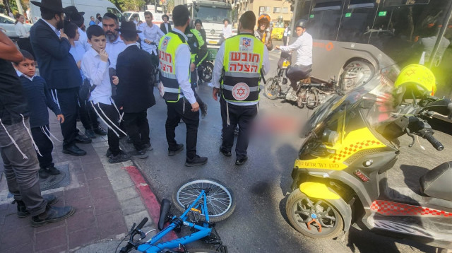 זירת התאונה בבני ברק (צילום: דוברות הצלה)