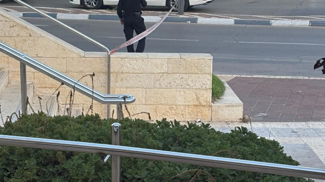 אירוע חריג בסמוך לבית משפט השלום בפתח תקווה (צילום: אלון חכמון)