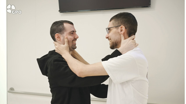 מימין: אביתר דוד וגיא גלבוע דלל נפגשים לראשונה מחוץ לשבי חמאס (צילום: לע"מ)