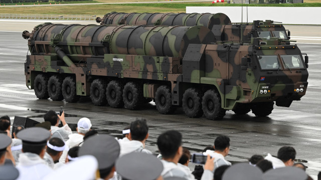 שינוי הטיל Hyunmoo-5 במהלך טקס של צבא דרום קוריאה (צילום: JUNG YEON-JE/AFP via Getty Images)