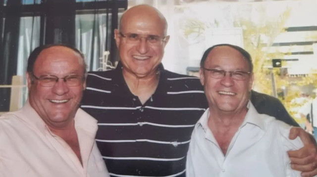 יהושע לוי עם אחיו מנחם לוי (צילום: באדיבות המצולמים)