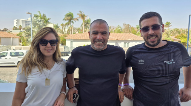 פיני בלילי לצד יושבת הראש קרן אופק והקפטן חן אסרף (צילום: נתנאל ציגלר)