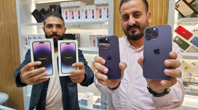 אייפונים שנמכרים ברצועת עזה (צילום: רשתות ערביות)