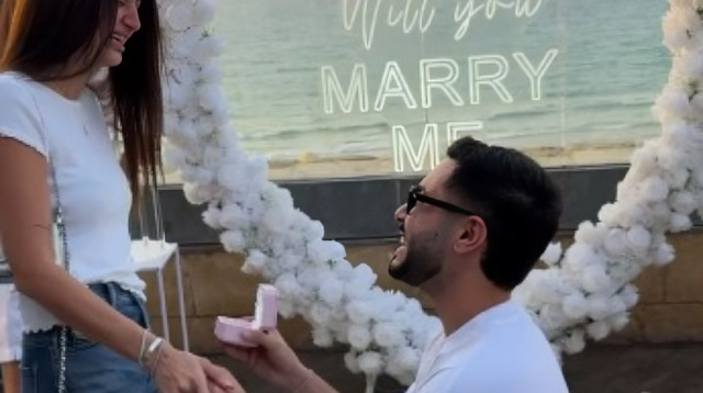 הצעת הנישואים של אלי-ה כהן לזיו עבוד (צילום: אור גפן)