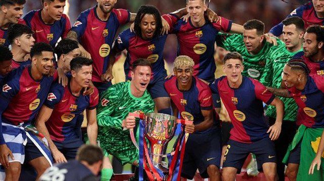 שחקני ברצלונה חוגגים (צילום: Gettyimages)