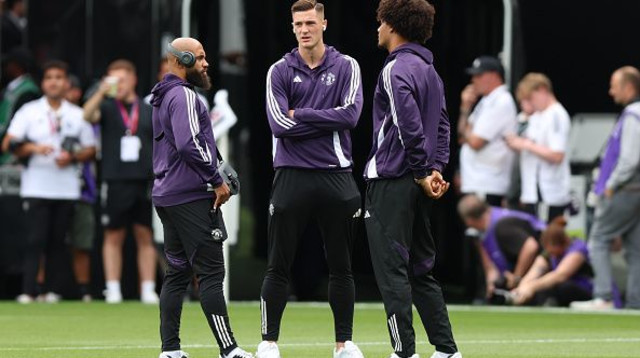 בריאן אמבומו, בנימין ששקו, ג'ושוע זירקזי (צילום: Getty images)