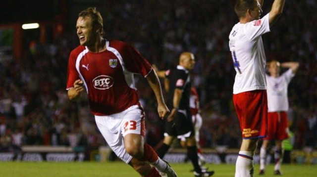 לי טרנדל במדי בריסטול סיטי (צילום: Paul Gilham)