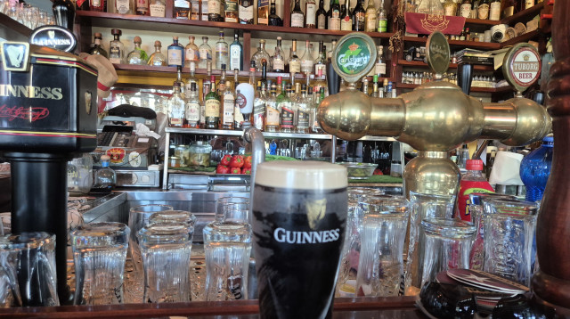 פאב "עמירם" בתל אביב (צילום: ניר קיפניס)