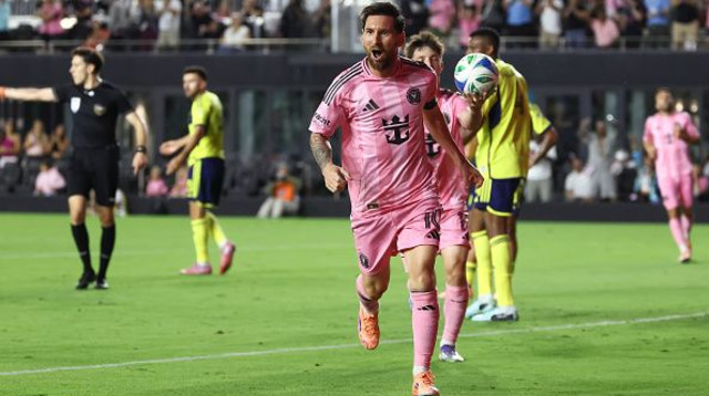 ליאו מסי חוגג במדי אינטר מיאמי (צילום: Icon Sportswire)