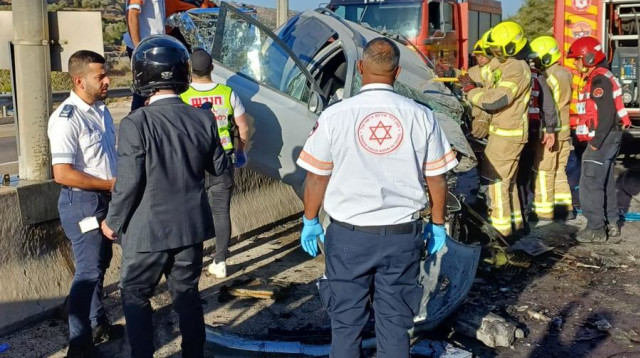 תאונת דרכים (צילום: תיעוד מבצעי מד"א)