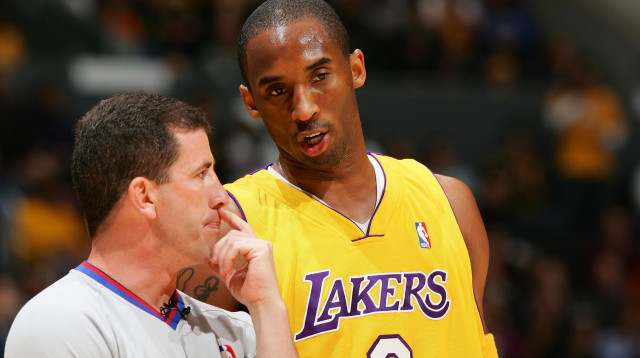 יש כאלה ששורקים נגדם ויש כאלה שלא. דונהי עם קובי בריאנט (צילום: אימג'בנק  GettyImages, Lisa Blumenfeld)