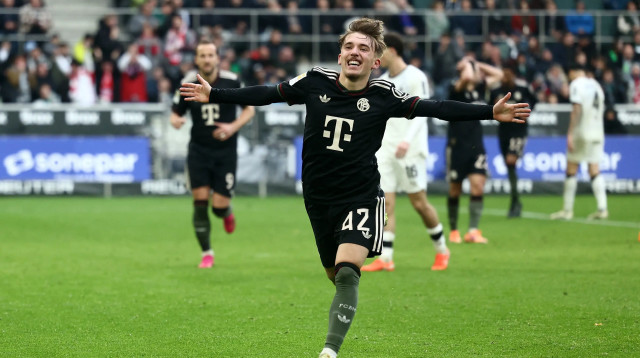 שחקן באיירן מינכן לנארט קארל (צילום: רויטרס)