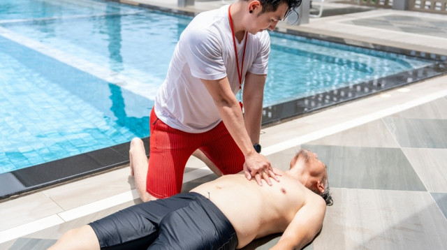 החייאה. עדכונים בהנשמות ועיסויים (צילום: שאטרסטוק)