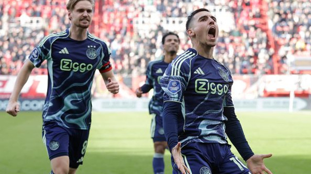 שער רביעי במדי אייאקס. אוסקר גלוך (צילום: Jeroen van den Berg/Soccrates/Getty Images)