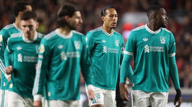 שחקני ליברפול מאוכזבים אחרי ברנטפורד (צילום: Catherine Ivill - AMA / Contributor)