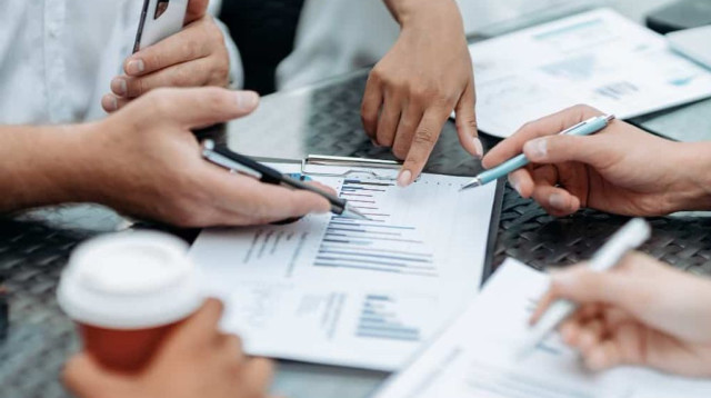 חתימה לקבלן רשום (צילום: FREEPIK)