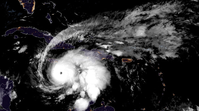 הוריקן מליסה נע מערבה בים הקריבי לכיוון ג'מייקה (צילום: CIRA/NOAA/Handout via REUTERS)