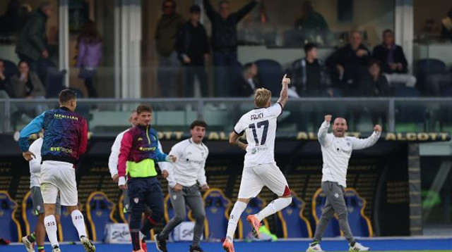 שחקני קליארי חוגגים (צילום: Gettyimages)