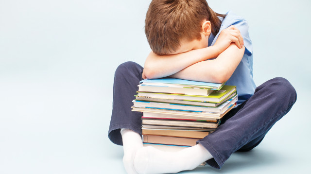 ילד מתקשה בהתמודדות בבית הספר (צילום: אינג אימג')