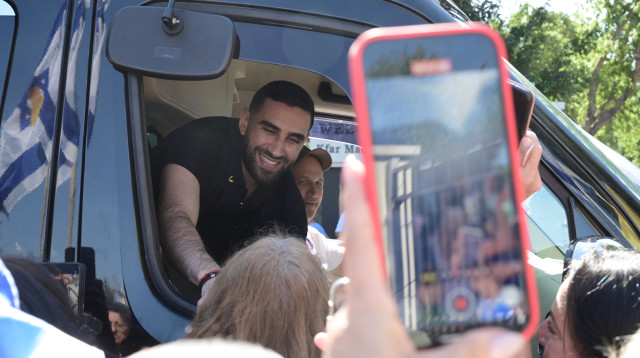 שגב כלפון חוזר הביתה (צילום: אבשלום ששוני)