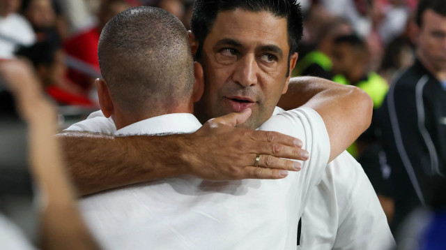 מאמן הפועל תל אביב, אליניב ברדה, עם מאמן הפועל באר שבע רן קוז'וך (צילום: דני מרון)