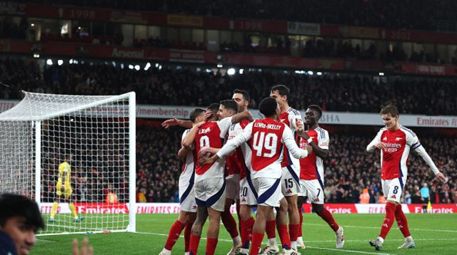 שחקני ארסנל חוגגים (צילום: Gettyimages)