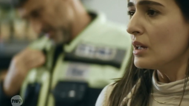 לוסי איוב בסדרה "נוטוק" (צילום: צילום מסך קשת 12)